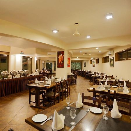 The Sea Horse Resort Baga Bagian luar foto