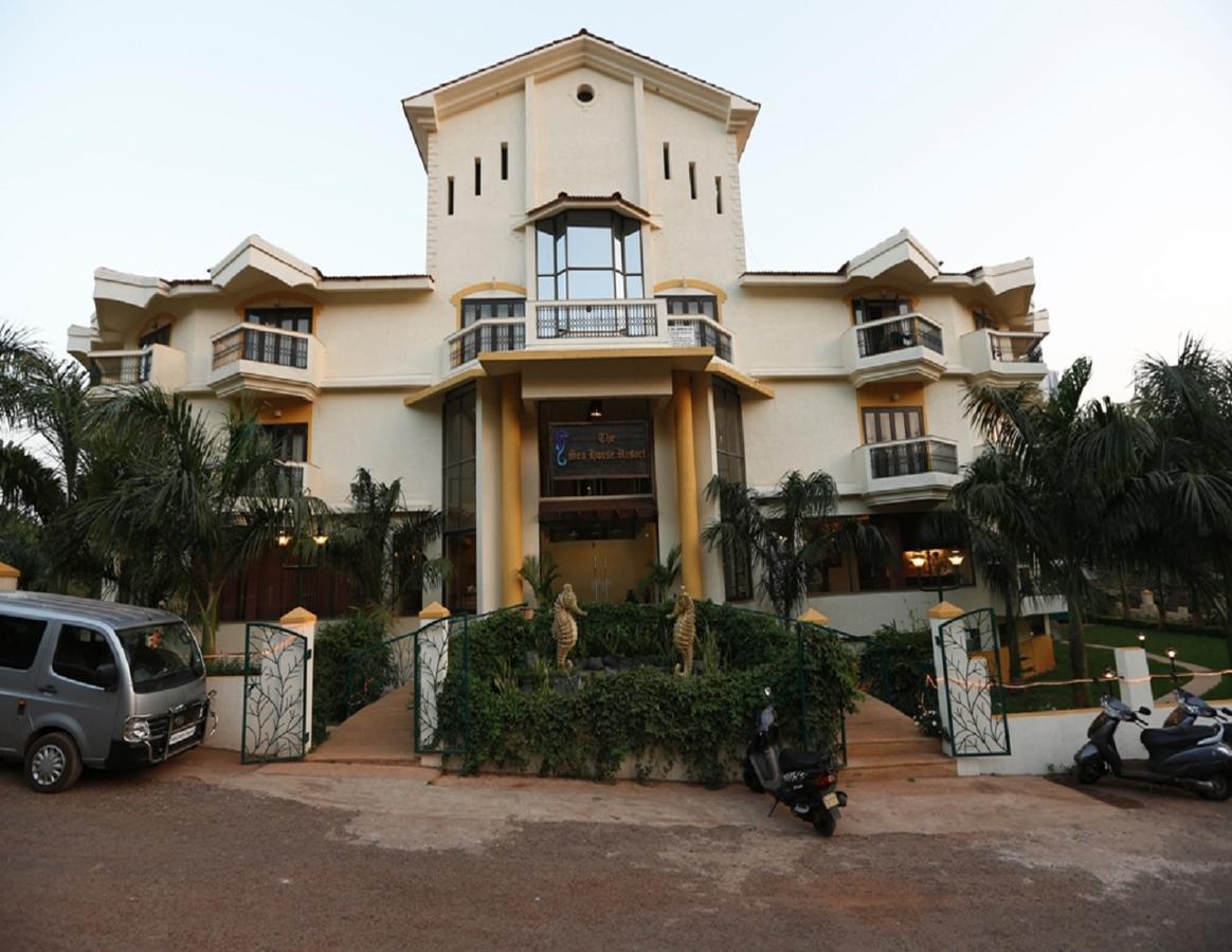 The Sea Horse Resort Baga Bagian luar foto